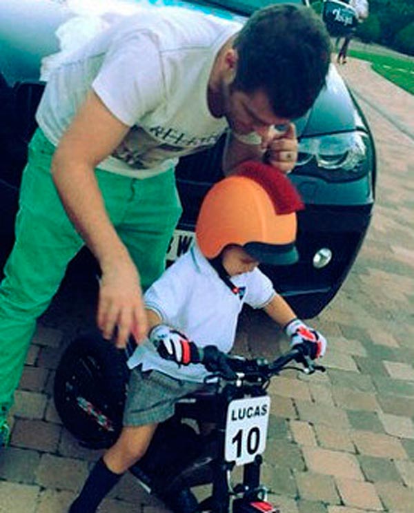Padres e hijos en moto Las mejores fotos para celebrar su día